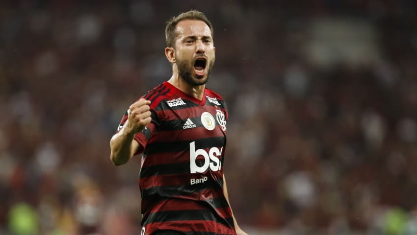 ريبيرو لاعب وسط فلامنجو: الهلال فريق قوي لكننا جاهزون للمباراة
