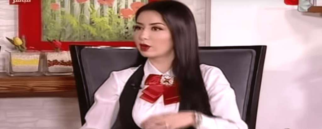 مذيعة سورية في مرمى انتقادات المعارضين والموالين للنظام.. ماذا فعلت؟