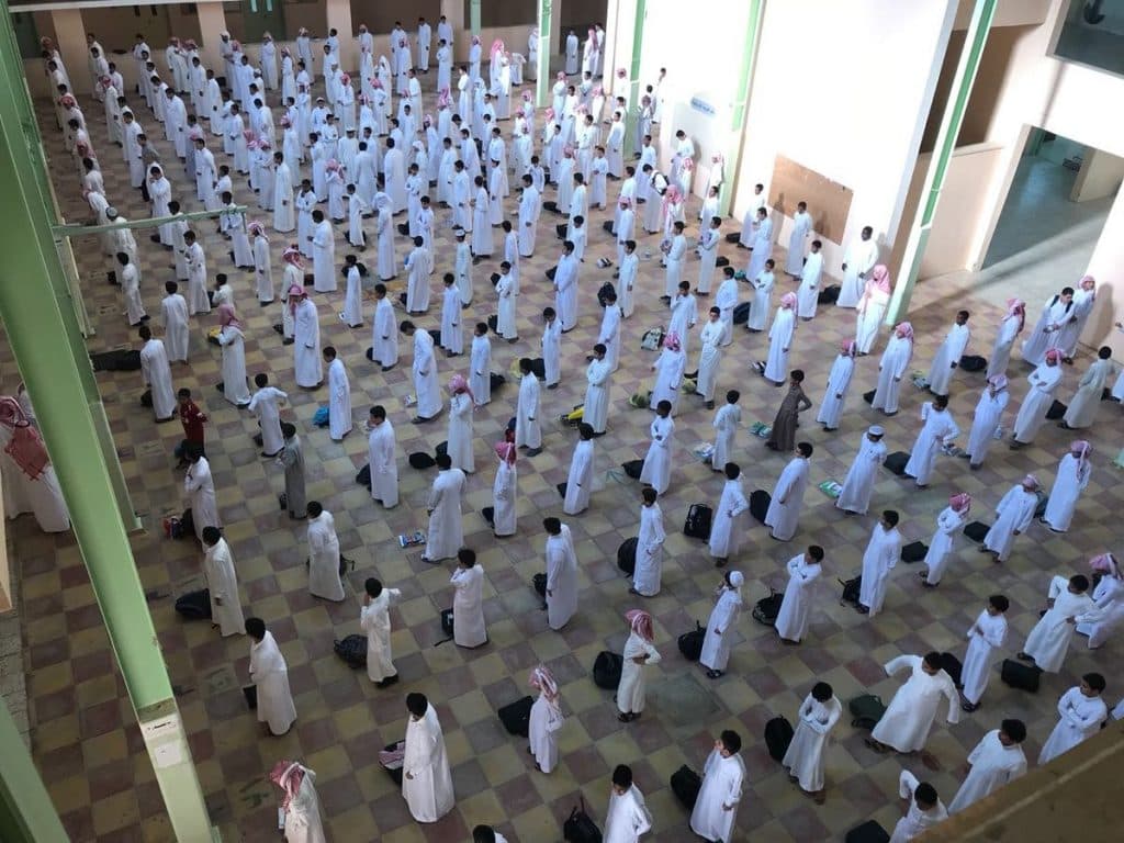 طابور الطلاب في المدارس