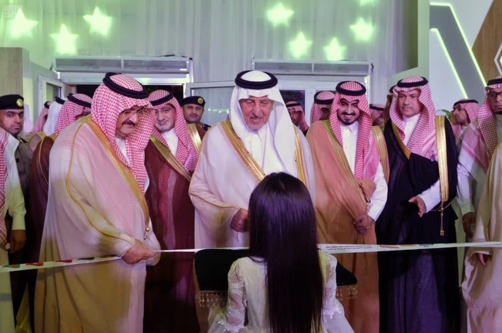 خالد الفيصل يفتتح معرض جدة الدولي للكتاب ويكرم هاشم وابومدين والسديري