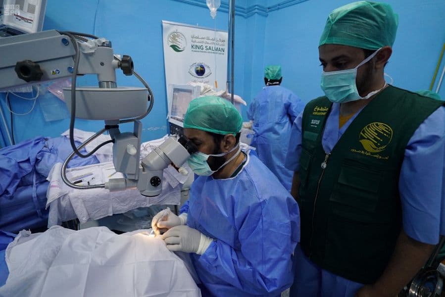 مركز الملك سلمان للإغاثة يختتم حملته لمكافحة العمى في إزيلال بالمغرب