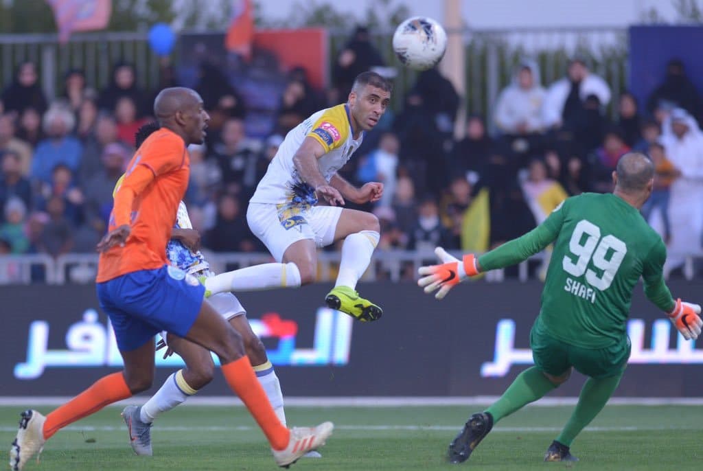 النصر يعزز صدارته برباعية الفيحاء