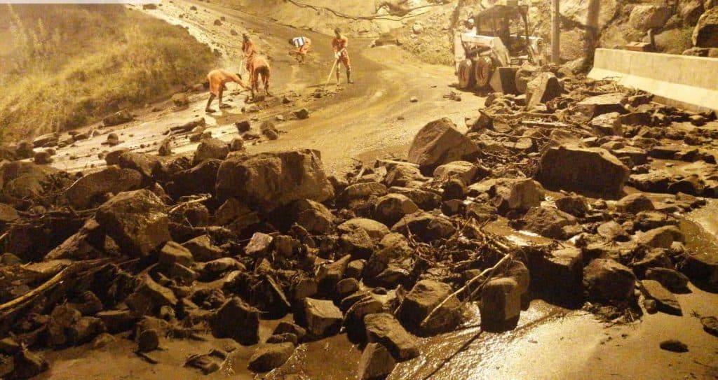 نائب أمير جازان يتابع تداعيات الأمطار والتقلبات الجوية بفيفاء