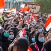 المحتجون يطالبون بإغلاق القنصلية الإيرانية في كربلاء