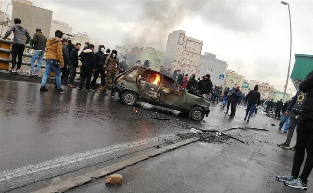 نظام الملالي عاجز عن وقف ثورة الحرية