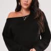 سترة الـ Cold Shoulder.. نجمة الشتاء الأنيق والدافئ