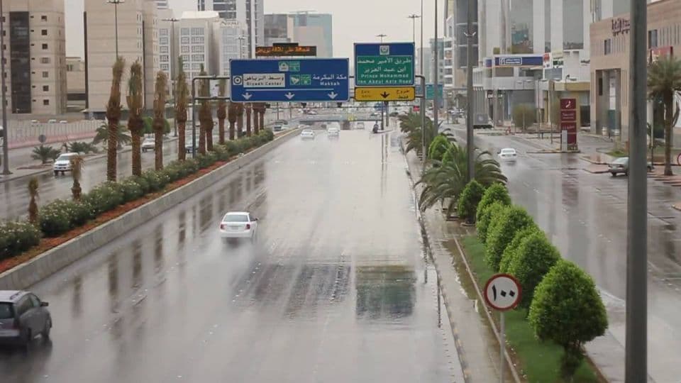 دفعة أمطار على الرياض.. وكتلة هوائية باردة في الطريق