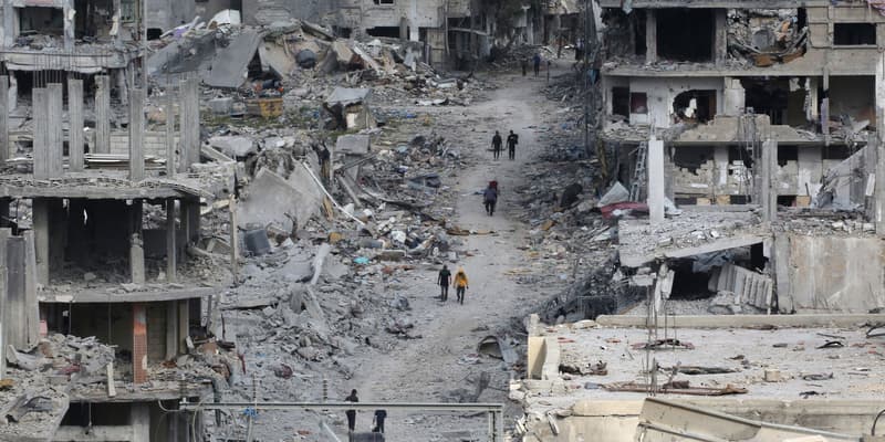 بينهم أطفال ونساء.. استشهاد 13 فلسطينيًا في قصف الاحتلال الإسرائيلي منازل وخيامًا بقطاع غزة