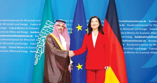 وزير الخارجية يلتقي وزيرة الشؤون الاقتصادية والطاقة الألمانية وعدداً من البرلمانيين
تأكيد سعودي - ألماني على بذل جهود لضمان أمن الممرات المائية بما يدعم استقرار أسواق الطاقة والاقتصاد العالمي