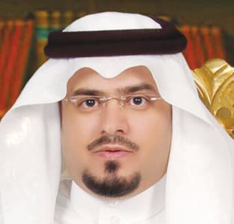 أمين الباحة يستعرض تجربة الأمانة في الاستثمار وإدارة المرافق البلدية