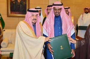 أمير منطقة الرياض يكرم متقاعدي إمارة المنطقة