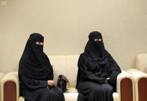 تكريم طالبتين أنقذتا مصابًا في حادث مروري