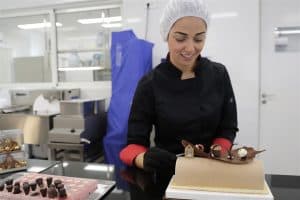 مع تأزم الوضع الاقتصادي لبنانيون يكافحون من أجل البقاء