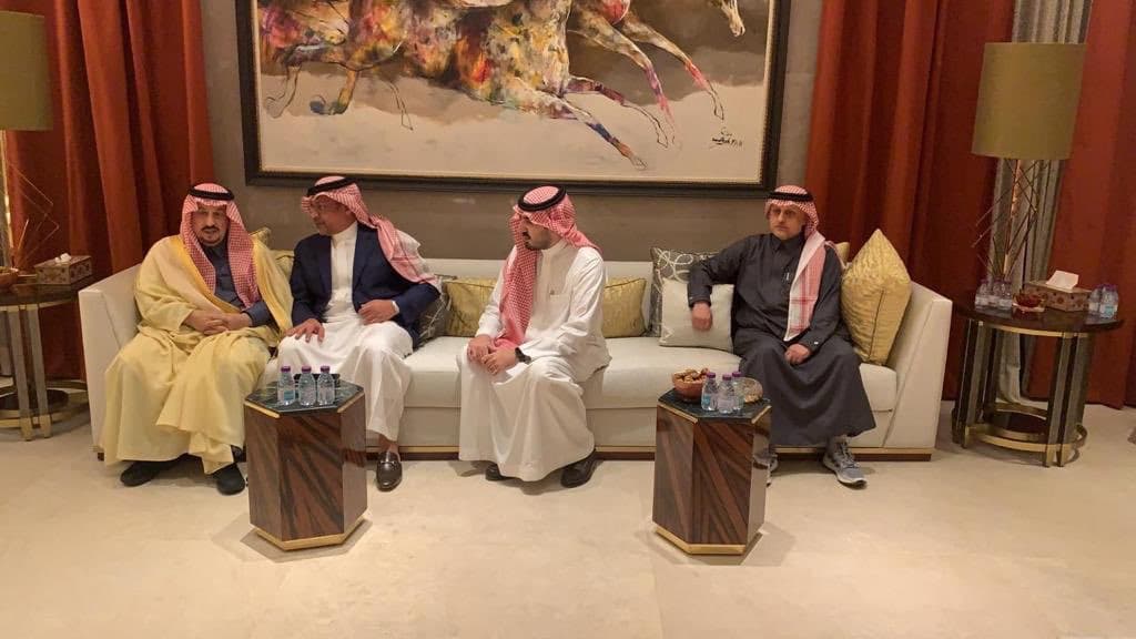 أمير الرياض يعزي وزير الاقتصاد في وفاة والدته