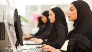 مثابرات ولكن.. هذه أسباب استقالة النساء من وظائفهن!