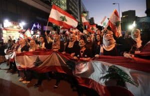 الاحتجاجات تتسع في لبنان