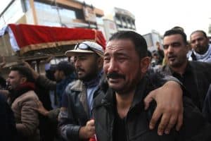 رغم الاغتيالات .. العراقيون يتظاهرون في الساحات