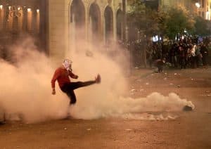 إرجاء تسمية رئيس الحكومة وسط انقسام سياسي وغضب الشارع اللبناني