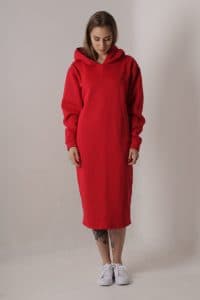 ارتديه بقياس أكبر.. فستان الـ hoodie رفيق الشتاء الأنيق