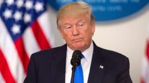 ترامب.. رابع رئيس أمريكي يتعرض لـ”العزل”
