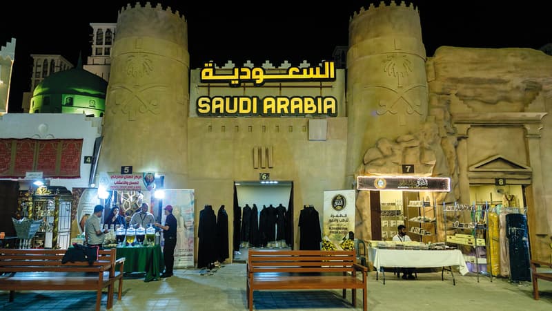 إقبال كبير على الجناحين السعودي والمصري بمهرجان الشيخ زايد