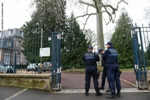 مقتل شخص وإصابة آخرين في حادثة طعن بباريس