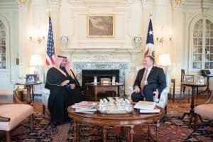 نائب وزير الدفاع يلتقي وزير الخارجية الأمريكي