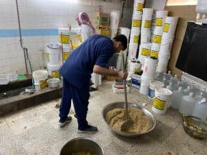 الأحساء.. ضبط عمالة أحالت مسكناً لنشاط تخزين الأغذية