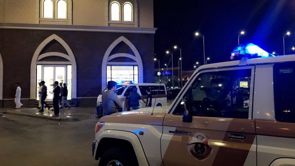 القبض على متورطين بانتحال صفة رجلي أمن وسلب العمالة الوافدة
