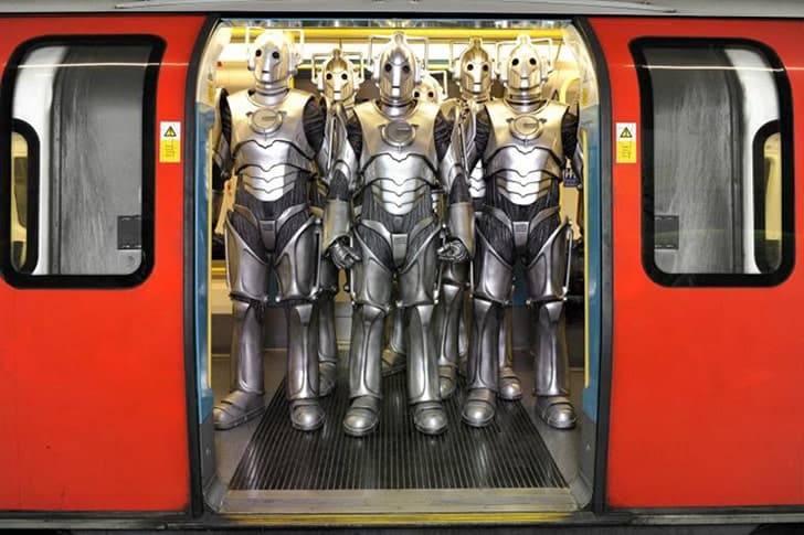 Group-of-Cybermen-min