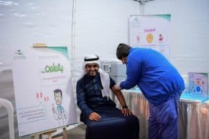 زوار مهرجان الغضا يتلقون تطعيمات الحملة الوقائية ضد الإنفلونزا