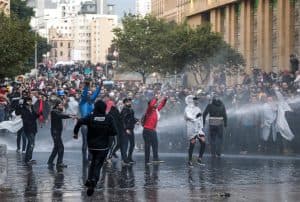 400 جريح في الصدامات بين المتظاهرين وقوات الأمن في لبنان