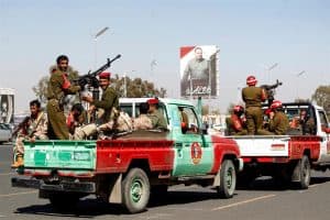 الحوثي يقصف منزل نائب يمني بصاروخ بالستي