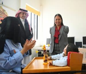 جمعية الأطفال المعوقين تستقبل أول قائدة طائرة معوقة في العالم