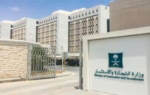 “التجارة” تشهر بمواطن تستر على لبناني