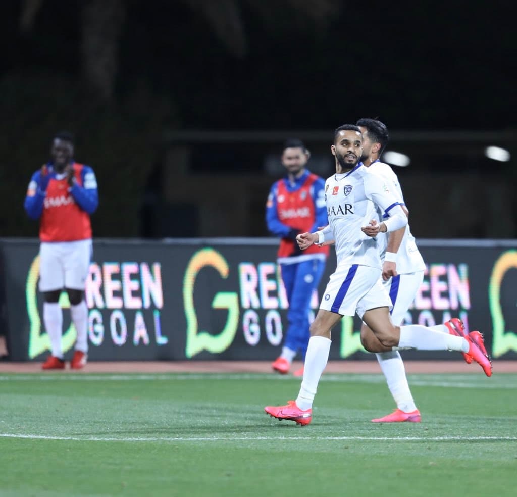 الهلال يعزز صدارته بفوز على الفيحاء