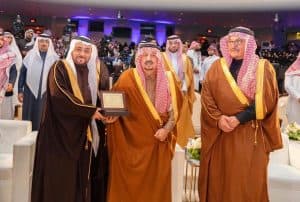 أمير الرياض يكرم “السعودية للكهرباء” لرعايتها الأولمبياد الوطني للإبداع العلمي 2020