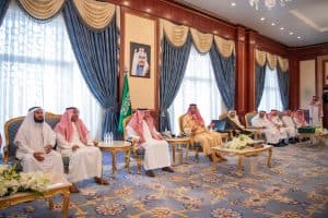نائب أمير المدينة يكرم 48 متقاعداً من إمارة المنطقة