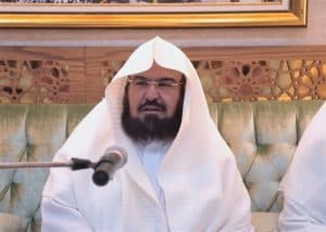 الشيخ السديس: تعليق العمرة مؤقتاً قرار حكيم