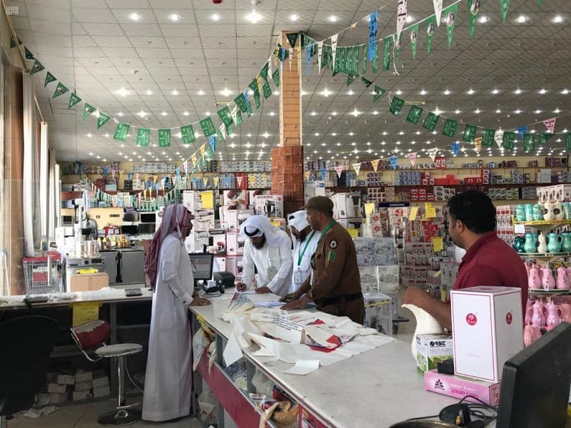 لجنة توطين الوظائف بنجران تتابع توطين محلات الأواني المنزلية