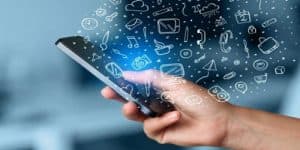 احذر.. تطبيقات مشهورة تتجسس عليك