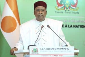 الرئيس النيجري يعلن عزل العاصمة نيامي صحيا