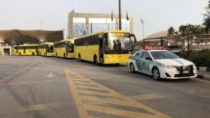 وصول مجموعة من المواطنين الراغبين في العودة عبر جسر الملك فهد