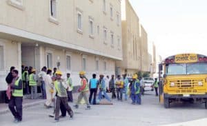 مبادرات من وزارة الشؤون البلدية لتخفيف تجمعات العمالة