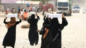 مركز الملك سلمان للإغاثة يوزع 1,150 كرتونًا من التمور بمحافظة عدن