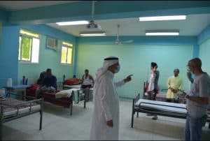 أمين تبوك يتفقد إسكان العمال بعد نقلهم لمدارس التعليم