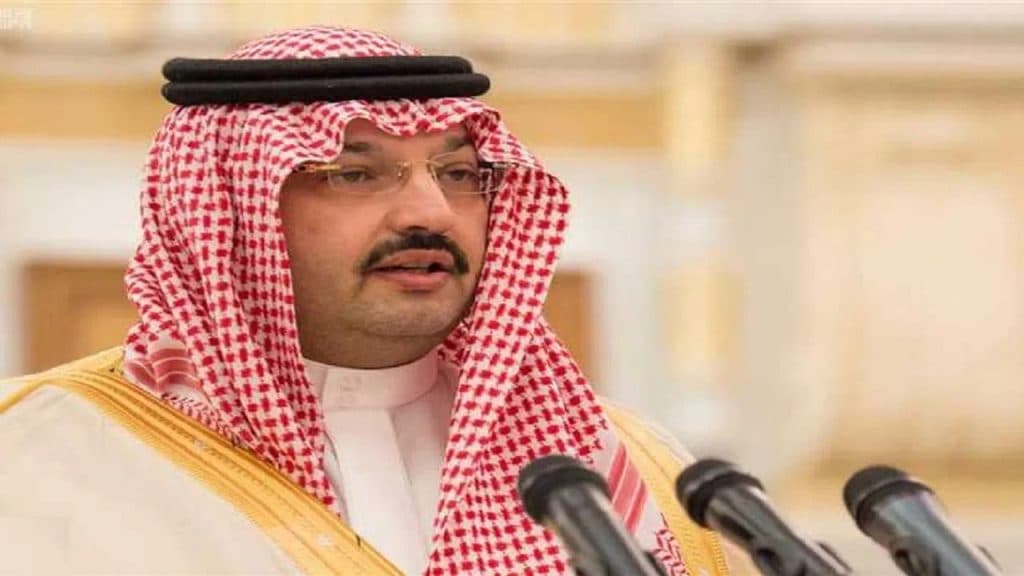 أمير عسير يشيد بنجاح برامج التعليم عن بُعد