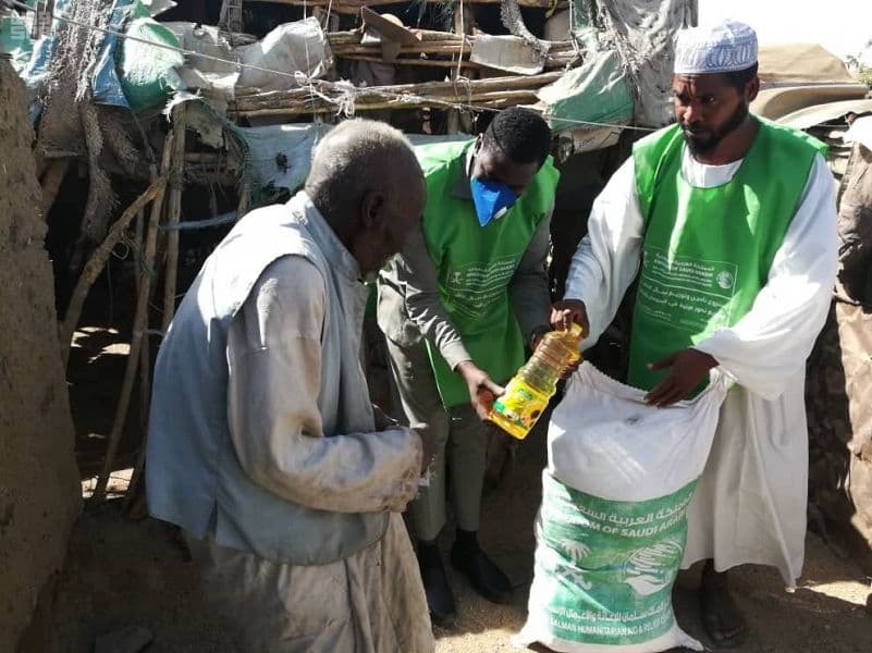 مركز الملك سلمان للإغاثة يوزع 4,711 سلة غذائية رمضانية للمحتاجين في السودان