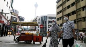 ماليزيا ترفع جزئياً القيود المفروضة بسبب فيروس كورونا