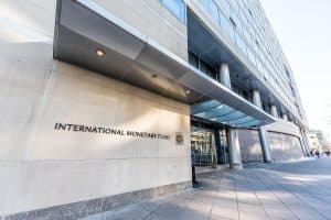 صندوق النقد الدولي يرفع توقعات نمو الاقتصاد العالمي في (2026)
